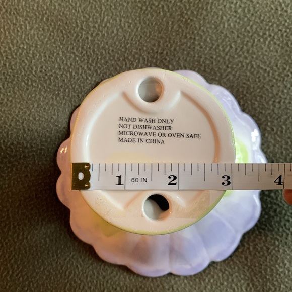 Set of 2 decorative Easter ceramic dishes.  Approx 6 1/2” x 5” and 7” x 4” - Picture 4 of 8